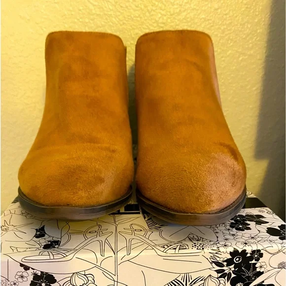 CHINESE LAUNDRY CORBIN CARMEL/BROWN SUEDE ANIMAL PRINT BOOTIES - Size 10 - Picture 2 of 10